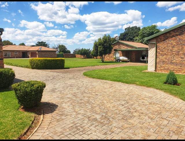 2 BEDROOM TOWNHOUSE FOR SALE IN KOSTER